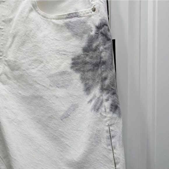 Edwin, Womens shorts In light off white. NWT-Size 32🔥🔥 - Picture 8 of 13